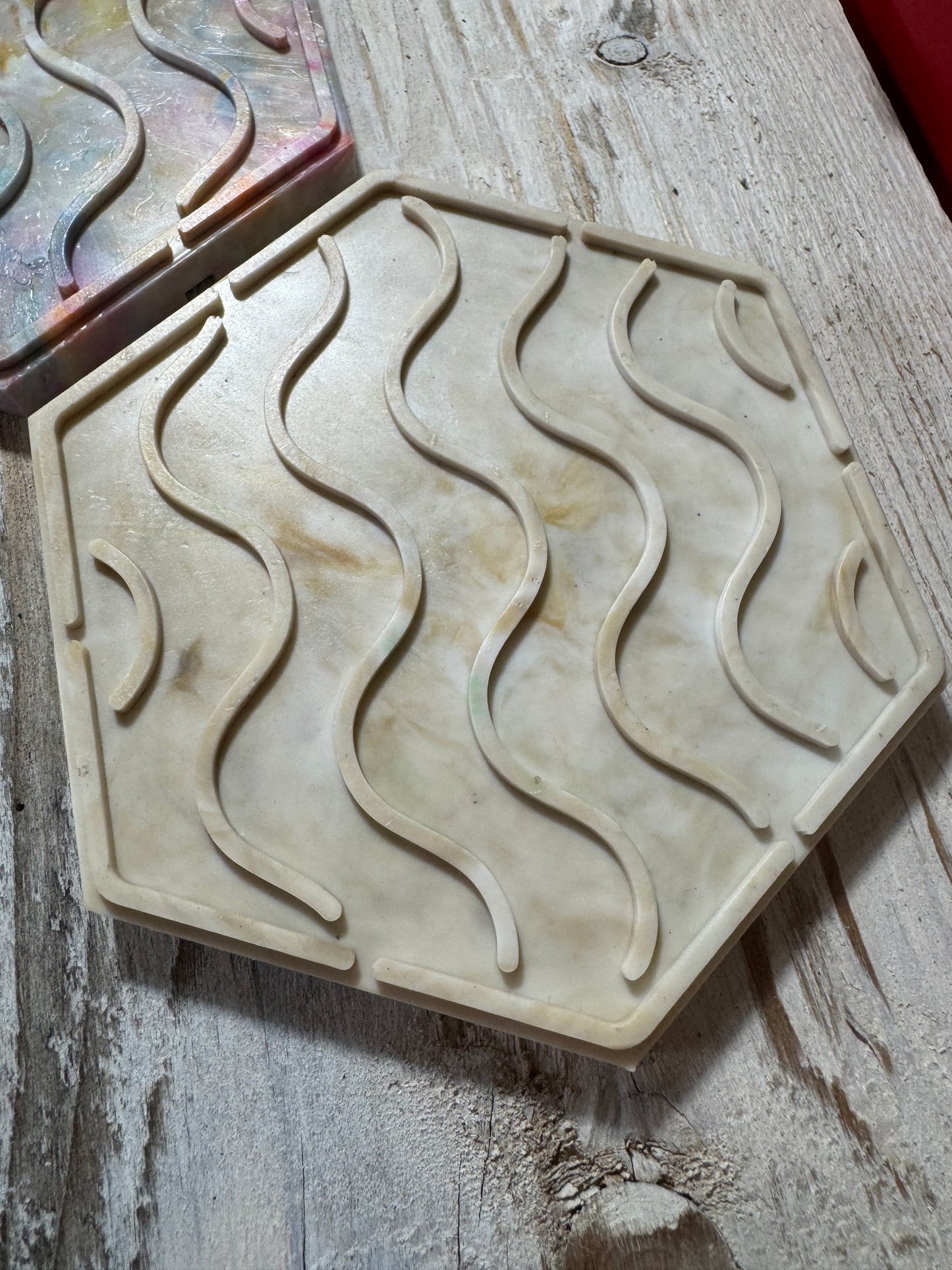 Wave Design Soap Dish – A Sustainable Choice for Your Kitchen or Bathroom